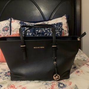 Michael Kors Lg Tote scratch bottom shown photo 3